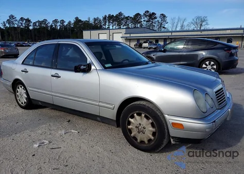 1999 Mercedes-Benz E 320 из США, поврежденный, VIN WDBJF65H2XA778002